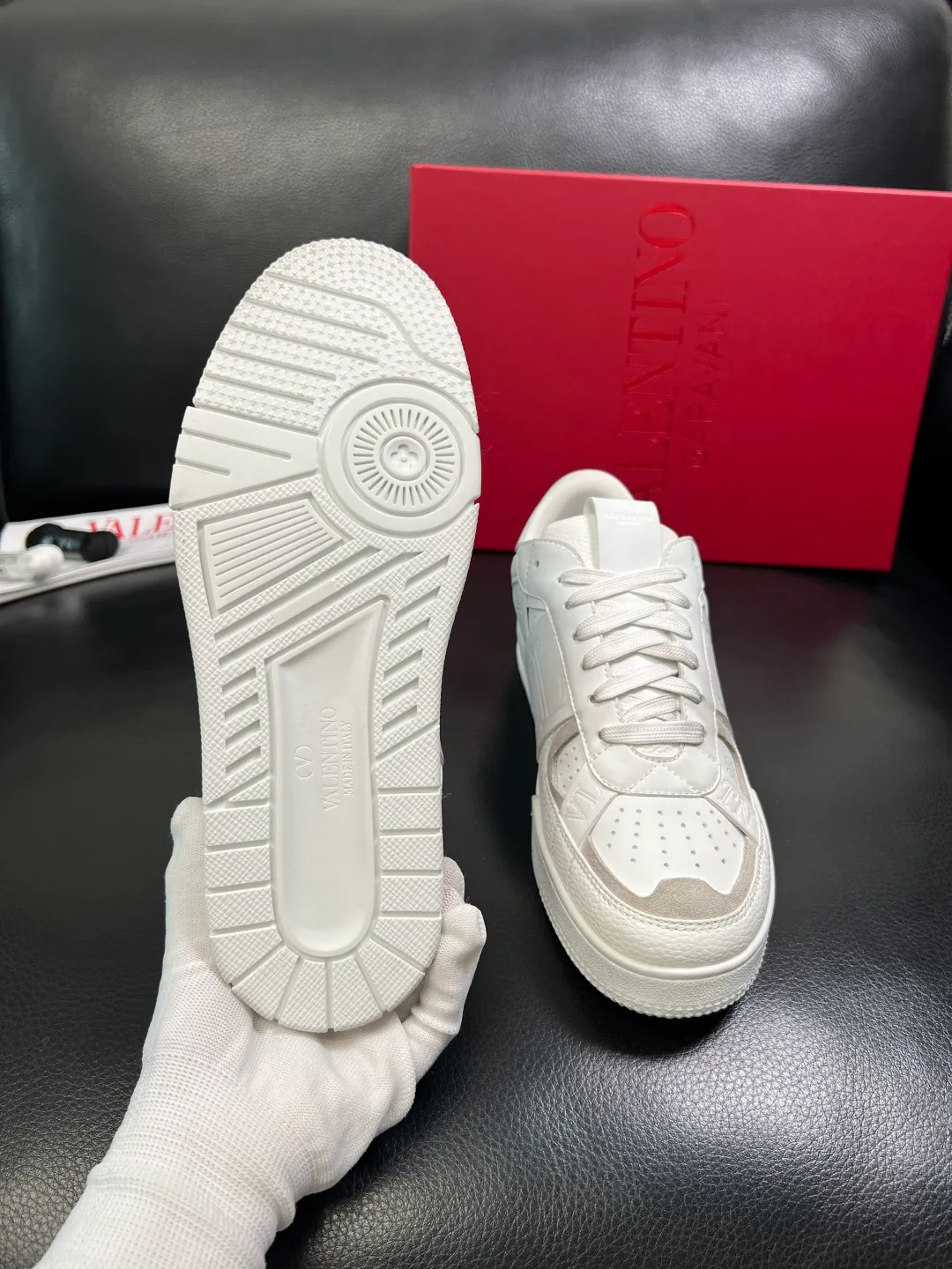 Men's shoes 💰660 VALENTINO High quality top craftsmanship Valentino, sports sneakers counter synchronization, uppers imported from Italy, high-quality splicing colorful complex crafts, imported cowhide lining soft and comfortable, soles: original soles specially provided by the original factory, T men's shoes 💰U exclusive movable molded soles super comfortable, original factory and single goods, welcome to compare, couple size 39-44 (customized 45)